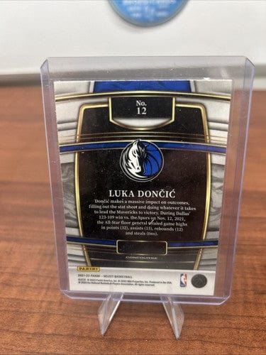 Luka Doncic 2021-22 Panini Select Concourse Blue Card #12 Dallas Maver