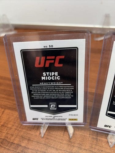 2022 Panini Donruss Optic UFC Blue Prizm Deuces on Figueiredo,Stripe