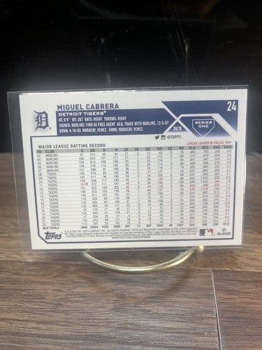 Cheap Sneaks Footwear/Sports Cards Baseball Card Green Wave Refractor Autograph #26/199 2023 Series 1 Base #24 Miguel Cabrera Detroit Tigers