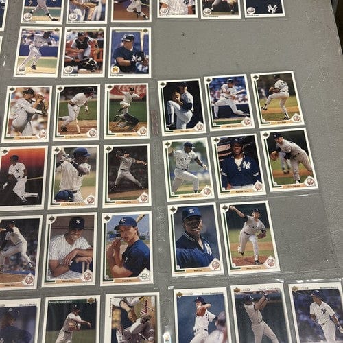 Cheap Sneaks Footwear/Sports Cards Baseball Card NY Yankees 1989, 1990, 1991, 1992 Upper Deck Team Set Builder 72 Cards