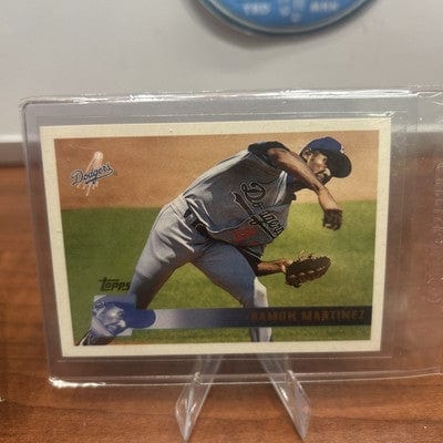Cheap Sneaks Footwear/Sports Cards Baseball Card Ramon Martinez 1990 Topps Baseball Card #62 Los Angles Dodgers +97 Top