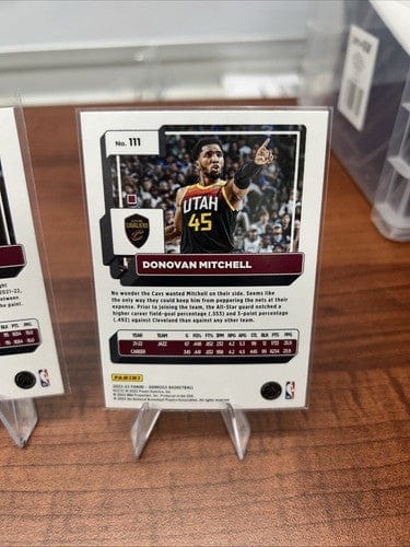 Cheap Sneaks Footwear/Sports Cards Basketball Card 2022-2023 Donruss Basketball Lot Mobley, Mitchell, Garland, Travers