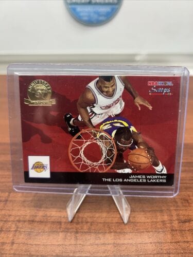 JAMES WORTHY 1993-94 NBA Hoops Scoops 5th Anniversary Gold Raised Seal