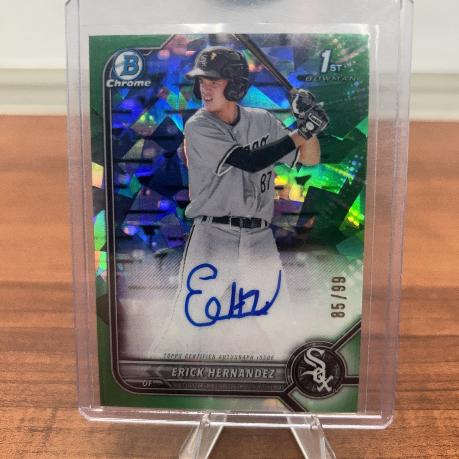 Cheap Sneaks Footwear/Sports Cards 2022 Bowman Chrome Erick Hernandez 1st Chrome Green Atomic auto 85/99