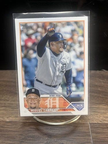 Cheap Sneaks Footwear/Sports Cards Baseball Card Green Wave Refractor Autograph #26/199 2023 Series 1 Base #24 Miguel Cabrera Detroit Tigers