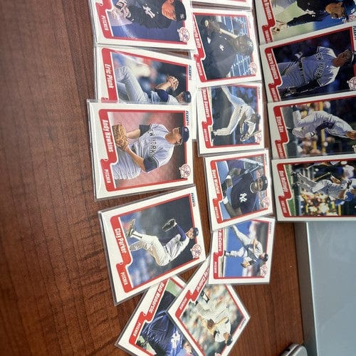 Cheap Sneaks Footwear/Sports Cards Baseball Card NY Yankees 1990 Fleer Baseball Team Set 23 Cards Mattingly, Deion Sand