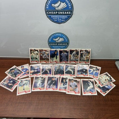 Cheap Sneaks Footwear/Sports Cards Baseball Card NY Yankees 1990 Fleer Baseball Team Set 23 Cards Mattingly, Deion Sand