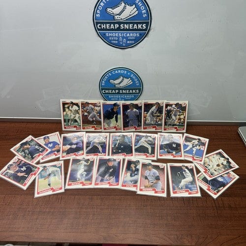 Cheap Sneaks Footwear/Sports Cards Baseball Card NY Yankees 1990 Fleer Baseball Team Set 23 Cards Mattingly, Deion Sand