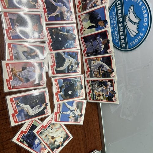 Cheap Sneaks Footwear/Sports Cards Baseball Card NY Yankees 1990 Fleer Baseball Team Set 23 Cards Mattingly, Deion Sand