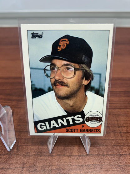 Cheap Sneaks Footwear/Sports Cards Baseball Card Scott Garrelts 1985 Topps Traded #38T San Francisco Giants
