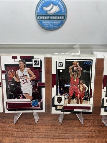 Cheap Sneaks Footwear/Sports Cards Basketball Card 2022-2023 Donruss Basketball Lot Mobley, Mitchell, Garland, Travers