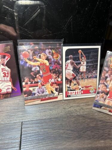 Cheap Sneaks Footwear/Sports Cards Basketball Card Chicago Bulls Lot (14) NBA Michael Jordan , Scottie Pippen, Kerr,Kukoc