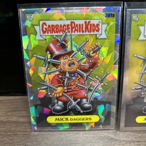 Cheap Sneaks Footwear/Sports Cards Garbage Pail Card 2022 TOPPS CHROME GARBAGE PAIL KIDS CRACKED ICE 207a And Base Card